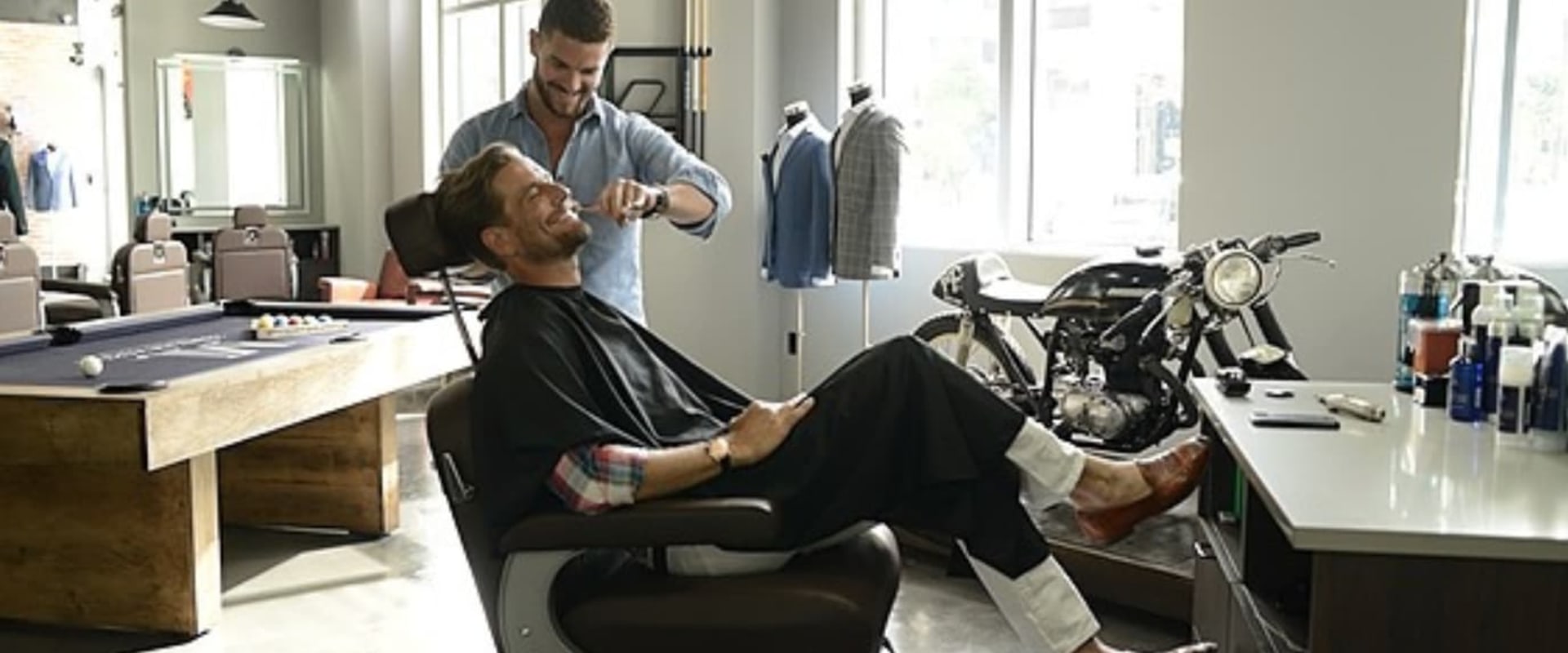 The Ultimate Guide to Choosing Between a Barber or Salon for Men