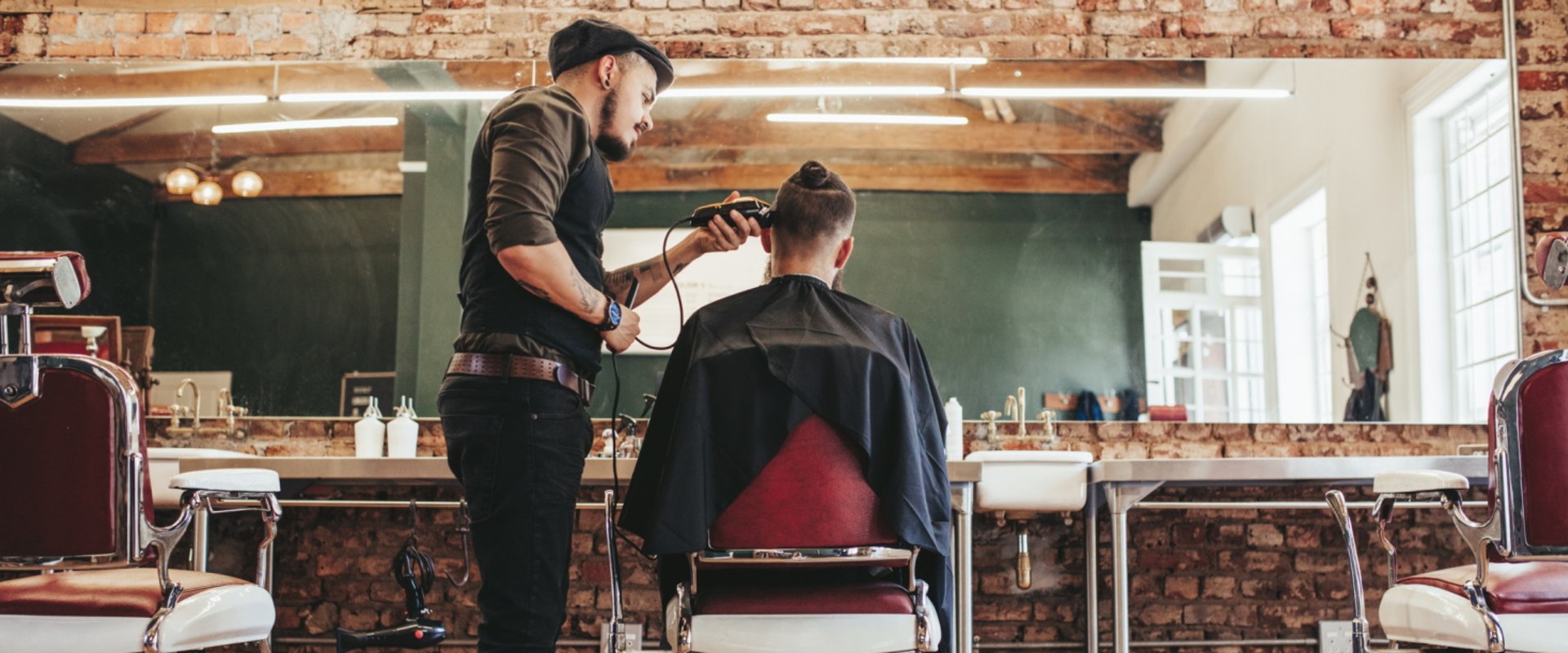 The Ultimate Guide: Barbers vs. Hairdressers